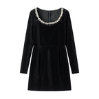 Elegantes Langarmkleid mit eckigem Ausschnitt