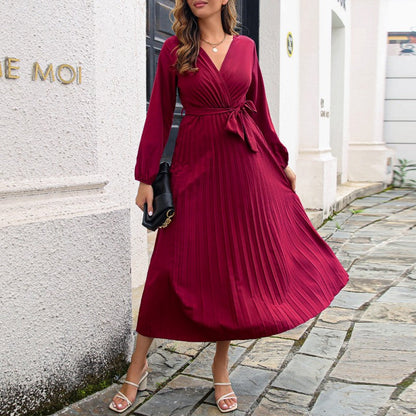 Langes plissiertes Wickelkleid mit Bindegürtel für Damen