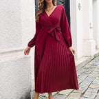 Langes plissiertes Wickelkleid mit Bindegürtel für Damen
