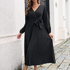 Langes plissiertes Wickelkleid mit Bindegürtel für Damen