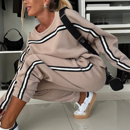 Tops y pantalones a rayas para mujeres.