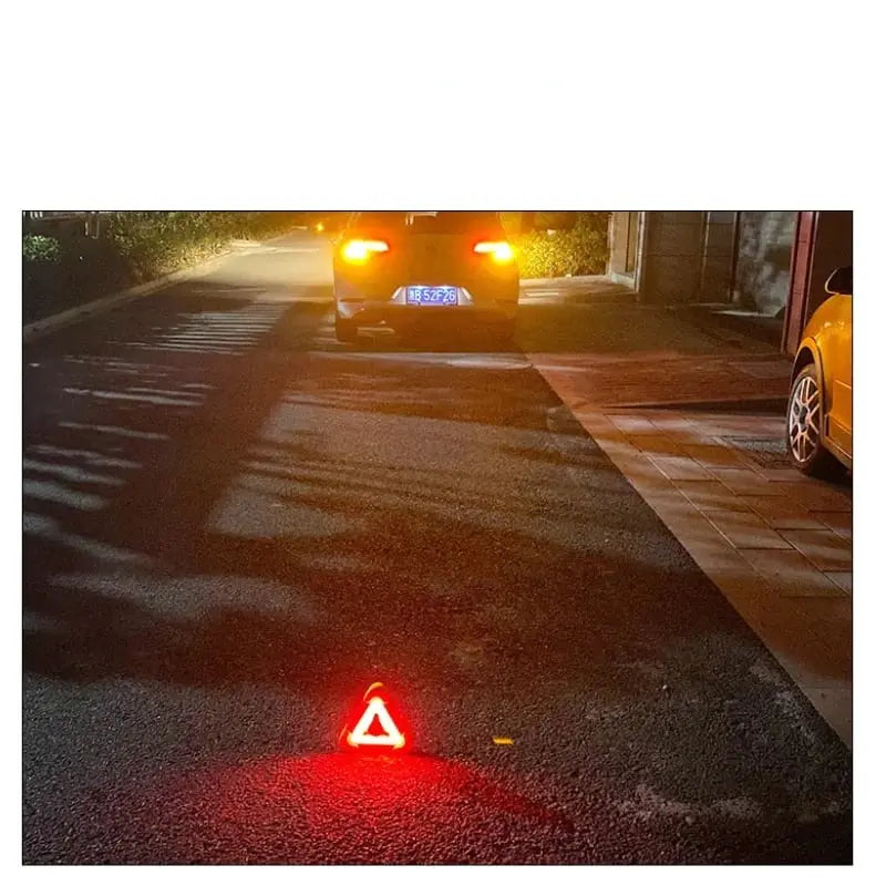 🚗Großes Sonderangebot – 49 % Rabatt🆘3-IN-1 Dreieckige Solar-Notfall-Signalleuchte für den Straßenrand✨