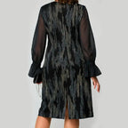 Bedrucktes Damenkleid mit Rundhalsausschnitt und langen Mesh-Ärmeln