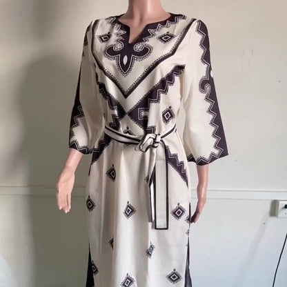 Vestido boho de damas con patrón de geometría de etno, cuello en V y cinturón