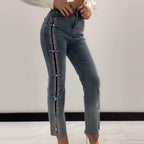 👖Bis zu 55% Rabatt!✨Damen Jeans mit glänzenden Strasssteinen und schickem Schlitz✨