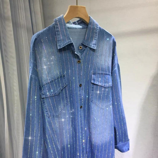 Camisa de jean femenina con diamantes de imitación y botón