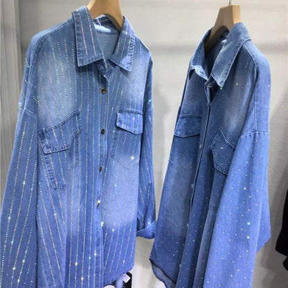 Camisa de jean femenina con diamantes de imitación y botón