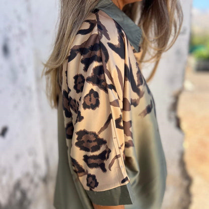 Botón camisa con patrón de leopardo para mujeres