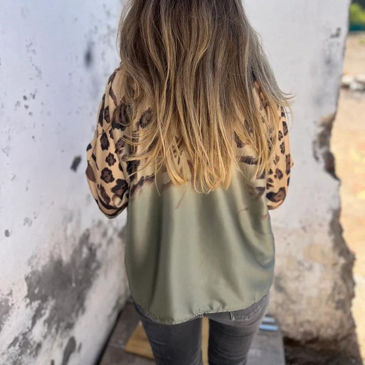 Botón camisa con patrón de leopardo para mujeres