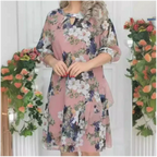 Knielanges Damenkleid mit Blumenprint