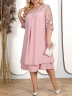 Damenkleid aus besticktem Chiffon mit Rundhalsausschnitt