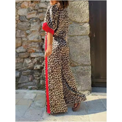 Patrón de dos partes de mujeres con leopardo: blusa de camisa con un tapete y pantalones con pierna ancha