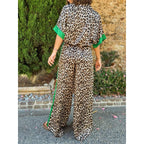 Damen-Zweiteiler mit Leopardenmuster: Hemdbluse mit Knopfleiste und Hose mit weitem Bein