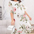 Fließendes Chiffonkleid mit blush-farbigen Blütenblättern