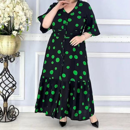 Vestido de lunares de damas elegantes con un escrito en V