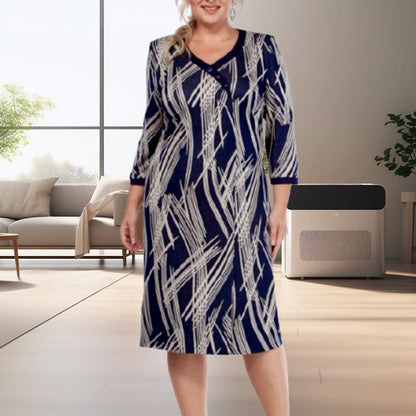 Vestido de mujer elegante con un estampado abstracto y 3/4 de mangas