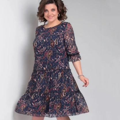 Vestido de ocio para mujeres con un escote circular y un patrón de flores
