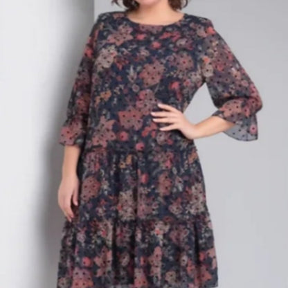 Vestido de ocio para mujeres con un escote circular y un patrón de flores