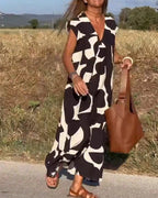 Lässiges Damenkleid mit geometrischen Farbblöcken