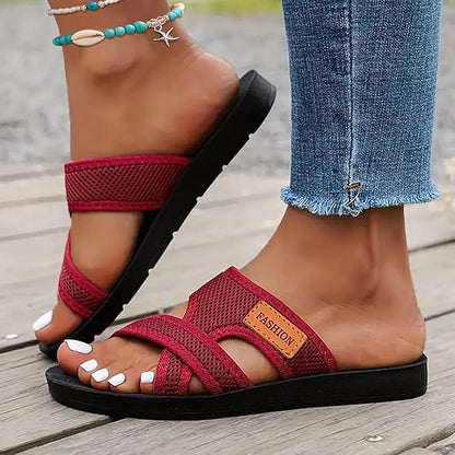 Cómodas sandalias planas con una punta abierta para pies anchos