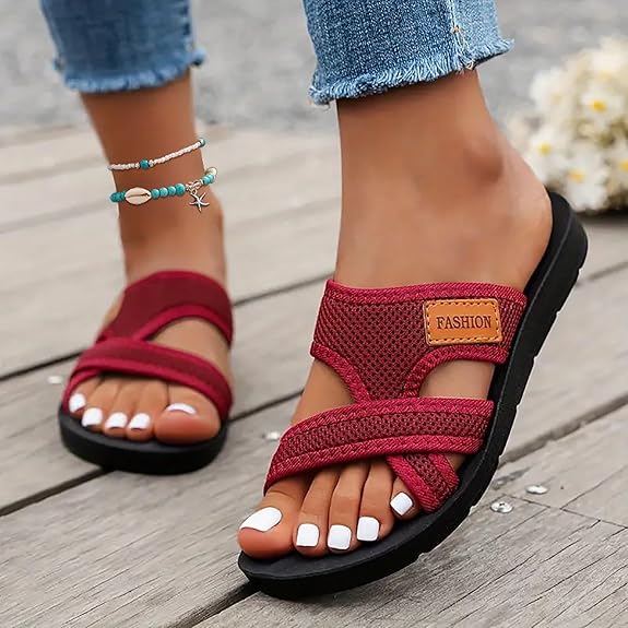Cómodas sandalias planas con una punta abierta para pies anchos