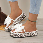 🎀2025 Sommer-Sonderangebot: 50% Rabatt Slipper mit Leopardenmuster, Schleife und dicker Sohle