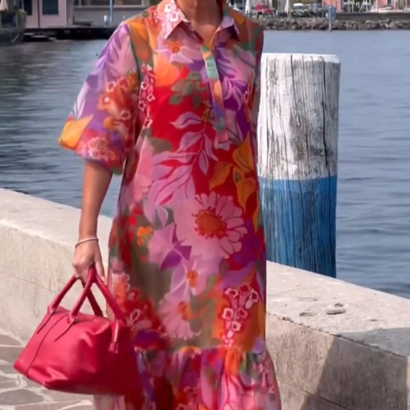 Vestido de gasa roja con patrón de flores