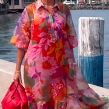 Vestido de gasa roja con patrón de flores