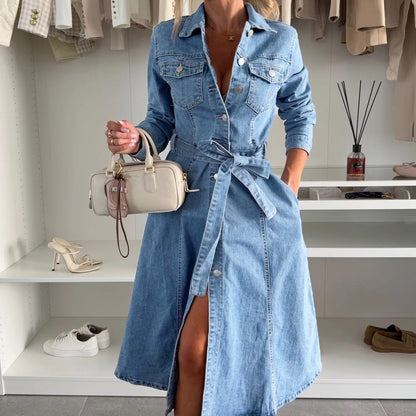 Vestido de jean para mujeres con una barra de botones y mangas largas
