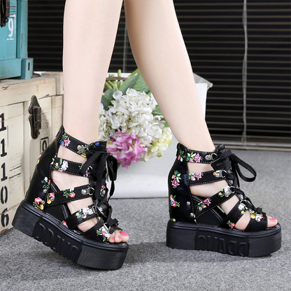 Elegantes sandalias con un escote para mujeres