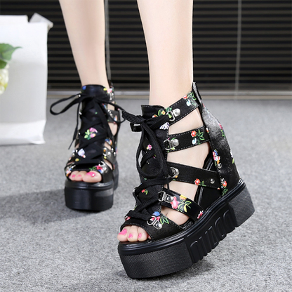 Elegantes sandalias con un escote para mujeres