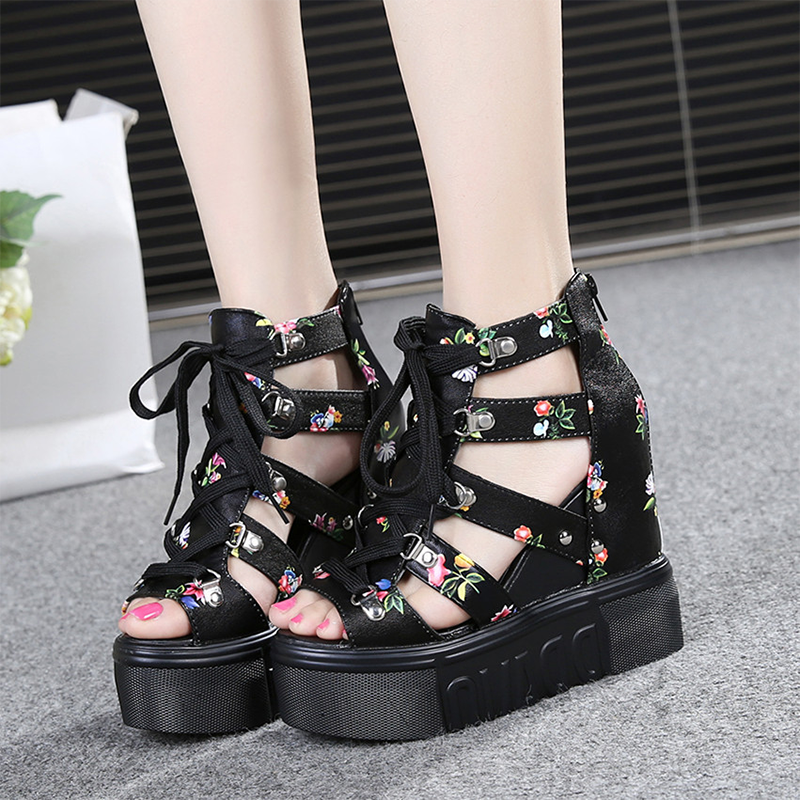 Elegantes sandalias con un escote para mujeres