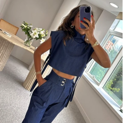Conutos de moda de moda para mujeres con un top corto con un escote alto y pantalones de 3/4 langer con cintura alta