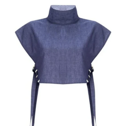 Conutos de moda de moda para mujeres con un top corto con un escote alto y pantalones de 3/4 langer con cintura alta