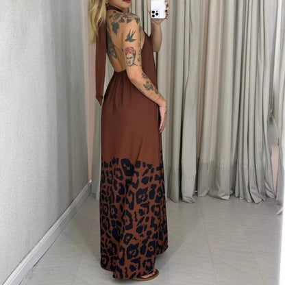 Vestido para mujeres con un escote del cuello y un patrón de flores - Midi Longitud para el verano y las vacaciones