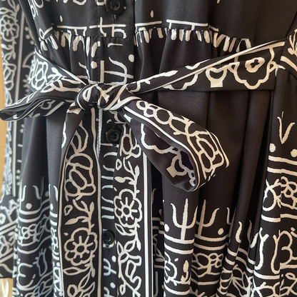 Damen lässiges, bedrucktes und fließendes Kleid mit V-Ausschnitt