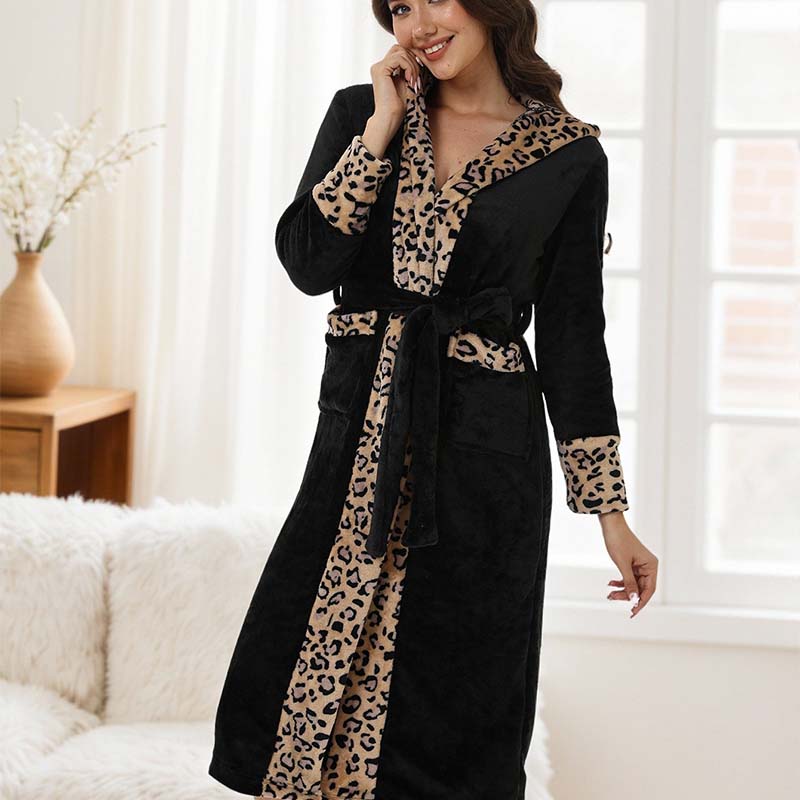 🎅Weihnachtsangebote 50% RABATT🎁🎄Gemütliches Damenbadekleid mit Kapuze und Leopardenmuster