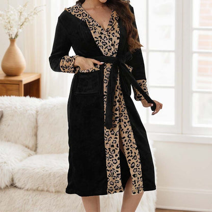 🎅Weihnachtsangebote 50% RABATT🎁🎄Gemütliches Damenbadekleid mit Kapuze und Leopardenmuster